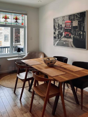 Stylish 1-Bedroom & Den with West Facing Patio